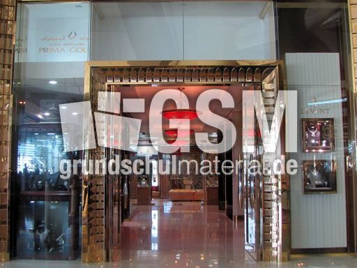 399 Eingang zu den LuxusgeschÑften.JPG